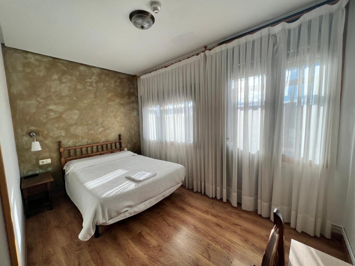 Pension Carballeira Arzua Exterior photo